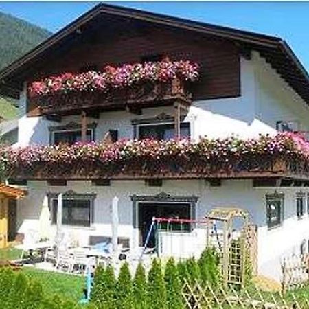 Pension Kristall Neustift im Stubaital Exterior photo
