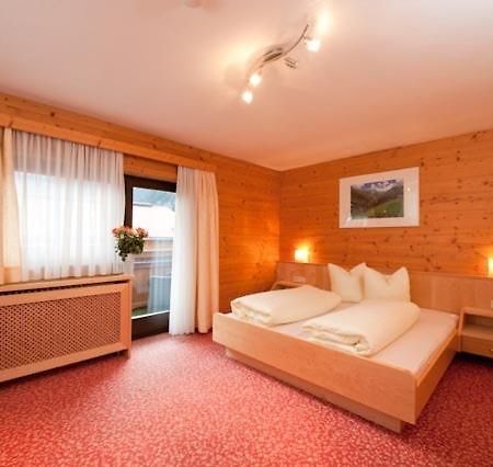Pension Kristall Neustift im Stubaital Exterior photo