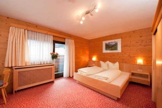 Pension Kristall Neustift im Stubaital Exterior photo